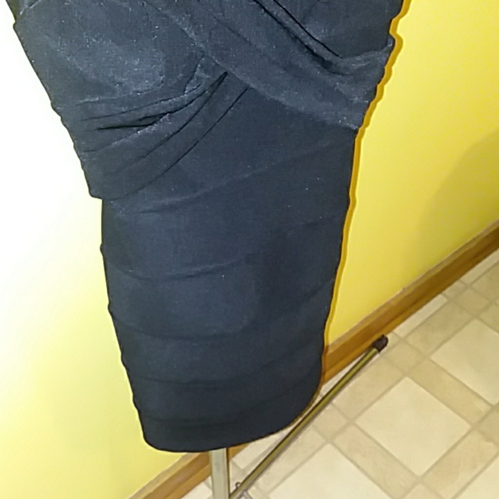 Dress - Picture 4 of 4
